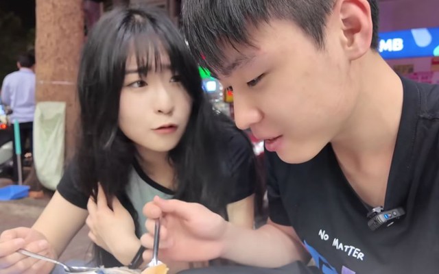 Khách Trung Quốc xuýt xoa trước một món vỉa hè ở Việt Nam, nói “mỗi lần có thể ăn 40 cái”