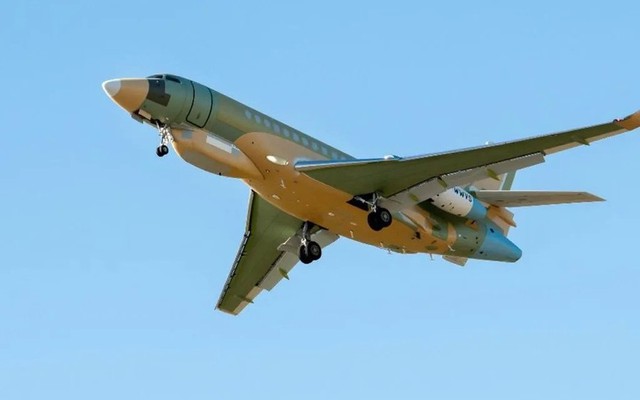 Máy bay trinh sát điện tử Archange lần đầu cất cánh