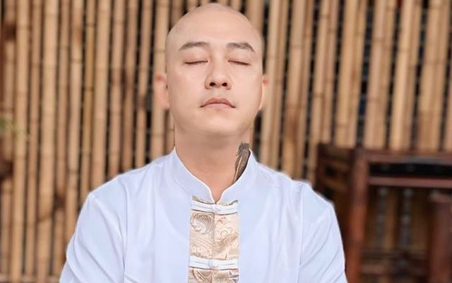 Ca sĩ Tuấn Hưng xuống tóc quy y