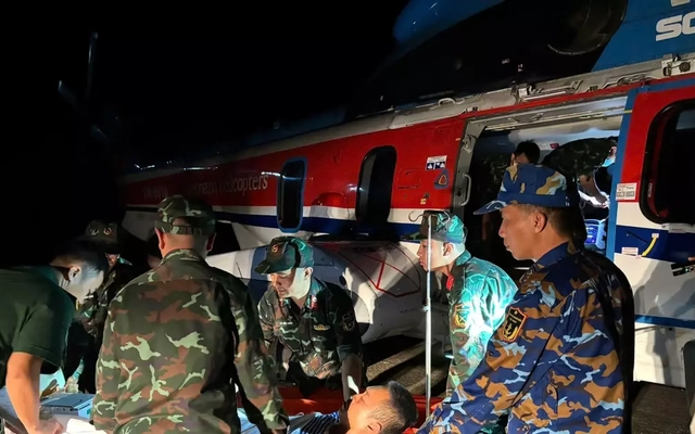 Dùng trực thăng chuyển quân nhân từ Trường Sa về đất liền điều trị khẩn cấp