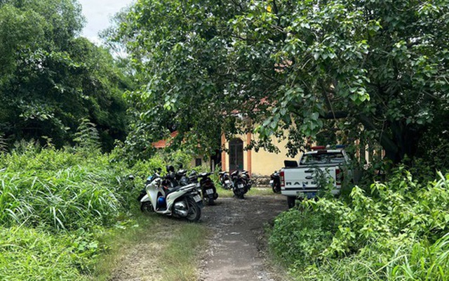 Clip vụ cháy nhà ở TP HCM, phá cửa phát hiện 2 sinh viên tử vong