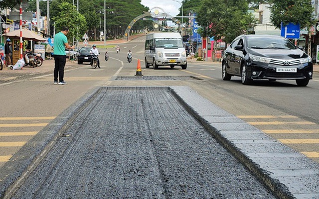 Cận cảnh Quốc lộ 19 vừa làm đã "hỏng", địa phương không nhận bàn giao