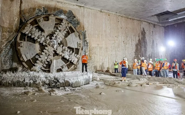 Robot đào ngầm metro đã khoan được đường đến ga Văn Miếu
