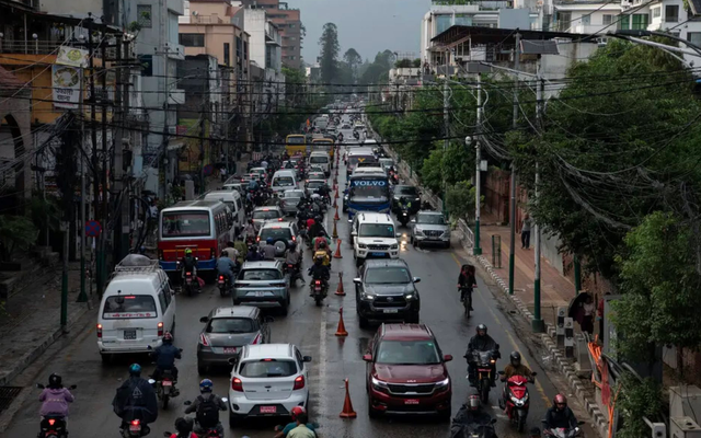 Chuyện ở nền kinh tế châu Á 44 tỷ USD: 76% ô tô bán ra là xe điện, xe xăng bị áp thuế 180%, cảnh sát địa phương cũng chuyển sang sử dụng hoàn toàn xe điện