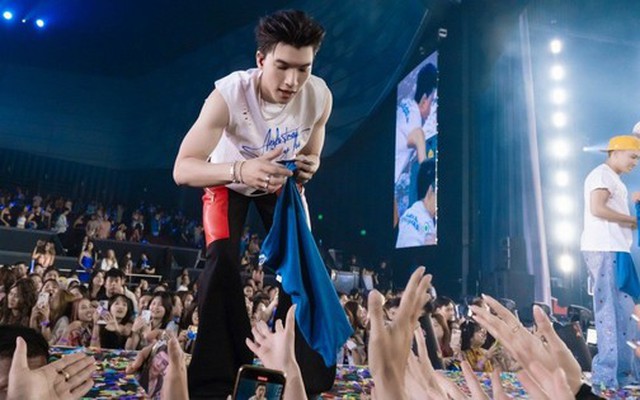 HIEUTHUHAI tự hào mang dòng máu Việt, 1 anh trai đổi đời từ "boy" chợ Hiệp Thành đến sân khấu nước Mỹ