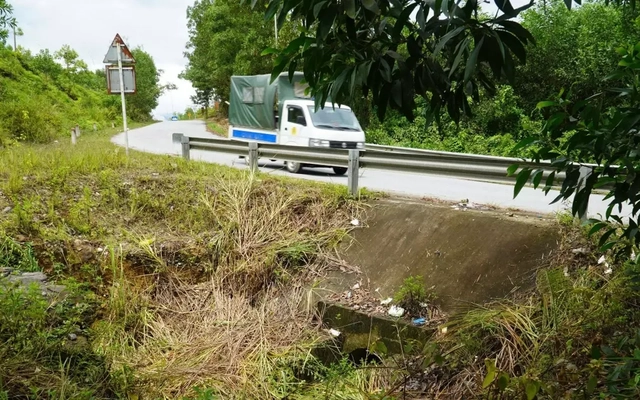 Cận cảnh hiện trường vụ thanh niên ngã xe rơi trúng thi thể cùng ngày tháng năm sinh