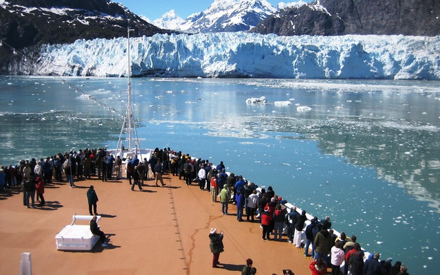 Khách Việt kể chuyện du lịch Bắc Cực: Chỉ có 2 người Việt trên tàu, giá dịch vụ nghe mới giật mình