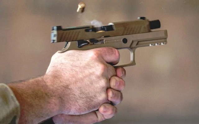 Lỗi cướp cò chết người của súng ngắn SIG Sauer M18 trong Không quân Mỹ