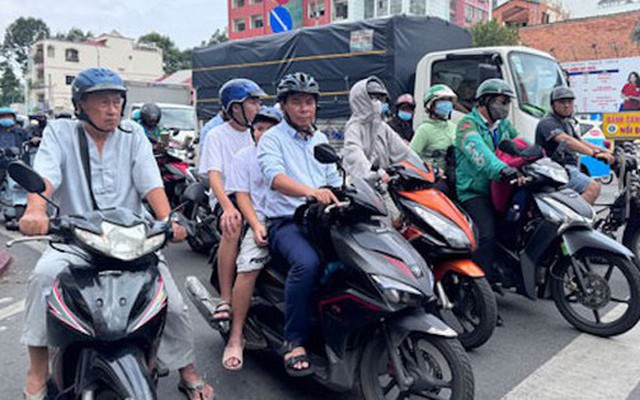 VAMM: Cần 2-3 năm để đổi xe xăng sang xe điện