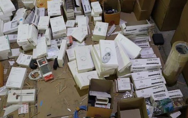 Theo dõi xe tải liên tục ra vào một kho hàng, công an triệt phá đường dây sản xuất hàng giả quy mô khủng, tịch thu hơn 600.000 sản phẩm