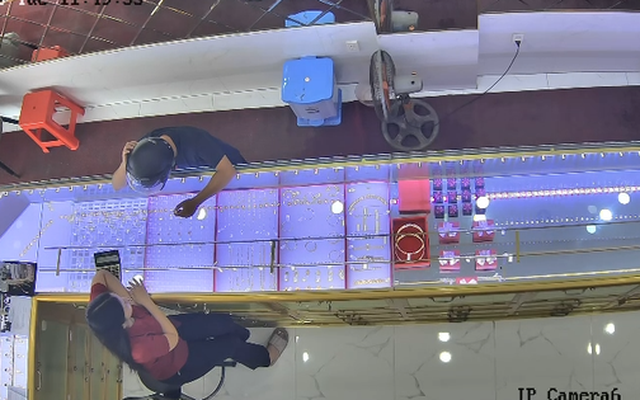 Công an TP HCM bắt kẻ cướp tiệm vàng