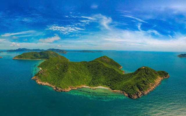Hòn đảo hoang sơ địa hình đặc biệt, là nơi sống của cua khổng lồ, du khách nhận xét: Hiếm đâu có được!