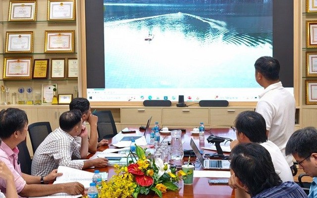 Robot giám sát môi trường nước tự hành