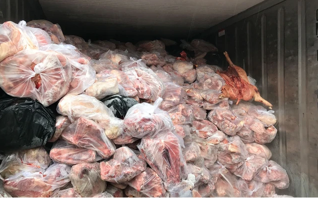 Rùng mình: Đột kích kho lạnh, tịch thu 100 tấn thịt bẩn chất thành đống, sắp chuyển đến các nhà hàng lẩu, nướng tổng giá trị lên tới hơn 18 tỷ đồng