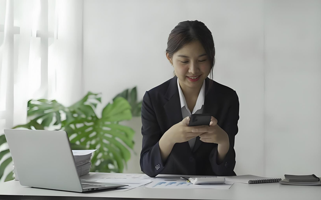 Biết là ứng dụng lừa đảo nhưng vẫn cài đặt, cô gái đợi tài khoản mất 500 triệu đồng mới báo cảnh sát thì được khen nhanh trí