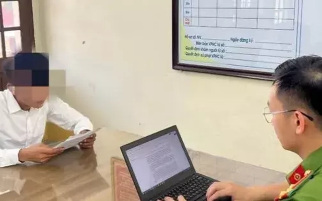 Thực hư Clip 'khách nước ngoài xé tiền Việt Nam, tài xế taxi dạy cho bài học'