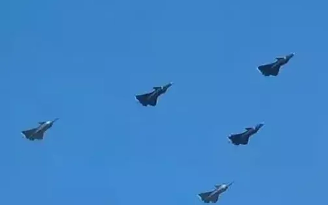 Dàn 'mãnh long' J-20A của Trung Quốc xuất hiện, hé lộ lễ duyệt binh quy mô lớn