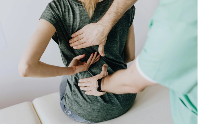 Người trẻ 20 tuổi mà xương khớp như 'người già': Bác sĩ nói đa số đều có 4 đặc điểm, sửa ngay còn kịp