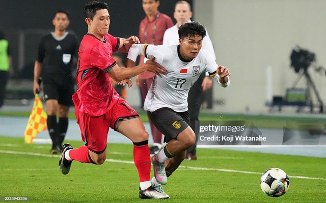 Dùng cầu thủ nhập tịch vẫn thua đậm 0-3, đội tuyển Trung Quốc tan mộng vô địch