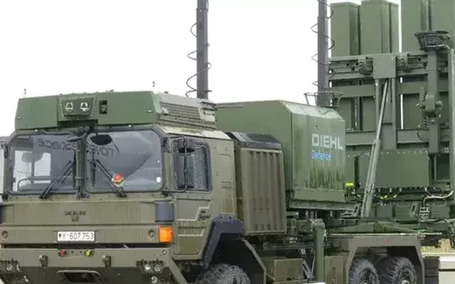 Ukraine kêu gọi Đức viện trợ sau khi Mỹ 'khóa van' kho vũ khí