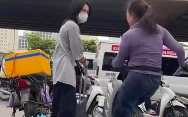 Xử phạt người bán trà đá đuổi cô gái đứng chờ xe 2,5 triệu đồng