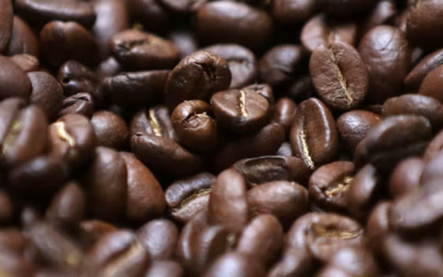 Giá cà phê giảm xuống mức thấp nhất 1 năm, nguyên nhân đến từ Việt Nam?