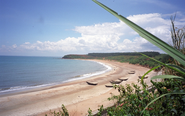 Bãi biển được mệnh danh là "nữ hoàng của các bãi tắm", thuộc miền Trung nhưng ít du khách biết tới
