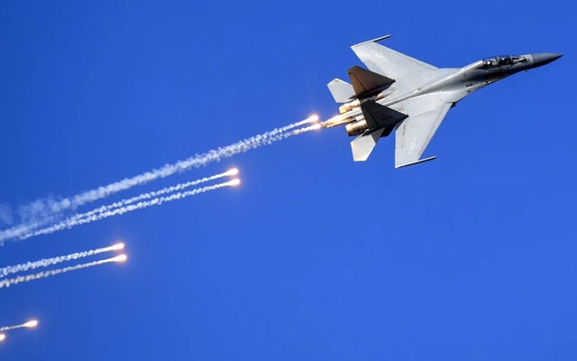 Tiêm kích J-16 của Trung Quốc sẽ giúp Iran "cá chép hóa rồng"?