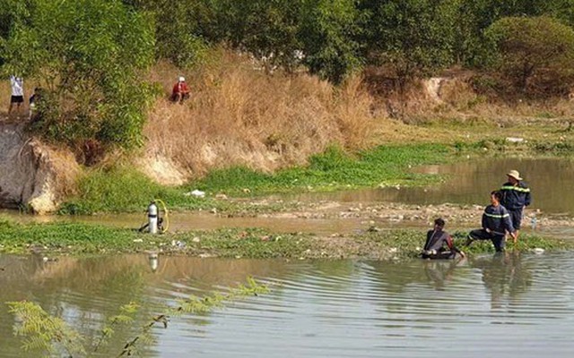 Một thiếu niên đâm mẹ rồi được phát hiện tử vong dưới sông