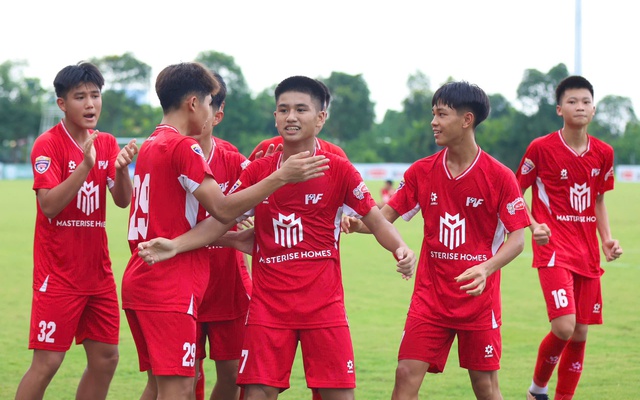 Đả bại cường địch, PVF liên tục vô địch giải quốc gia