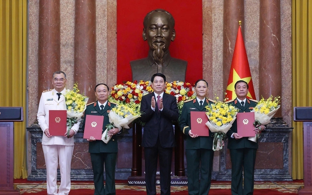 Bốn sĩ quan cấp cao Quân đội và Công an được thăng hàm Thượng tướng