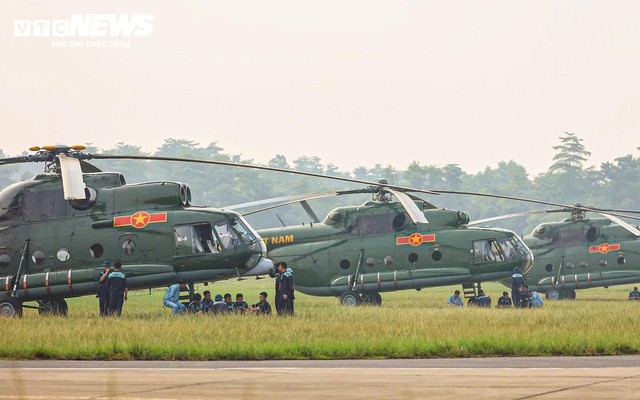 Phi đội trực thăng Mi-8, Mi-17 rèn đội hình trên không, sẵn sàng cho đại lễ 2/9