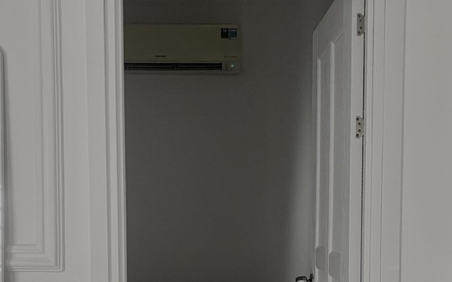 Đi công tác 5 ngày, người đàn ông trở về nhà mở cửa thấy cảnh tượng “lạnh hết sống lưng”