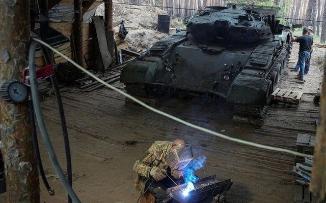 Pháo tự hành 2S19 Msta-S với tháp pháo T-72 được phát hiện trên chiến trường