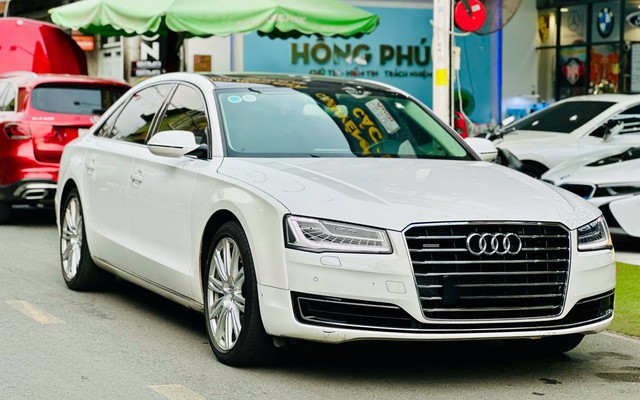 Rao Audi A8L 2017 giá 1,3 tỷ đồng, người bán chia sẻ: 5 tỷ không mua, giờ cũng không mua thì sao biết được 'trùm cuối Audi' đỉnh cỡ nào