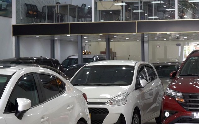 Người tiêu dùng dè dặt với xe ô tô xăng cũ, thị trường chờ đợi làn sóng điện hóa