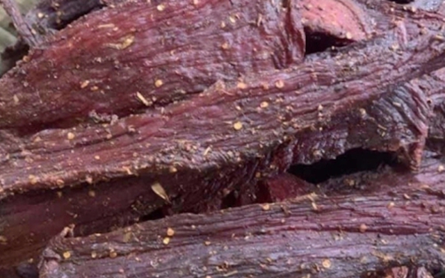 Cả làng sản xuất hàng nghìn tấn thịt trâu gác bếp giả