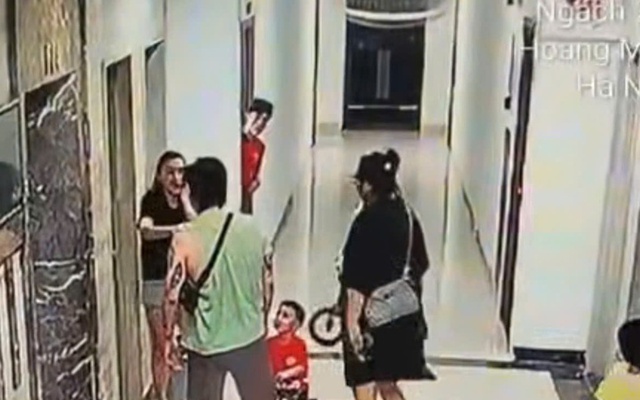 Dửng dưng nhìn phụ nữ bị đánh ở chung cư: Vô cảm cũng là đồng lõa