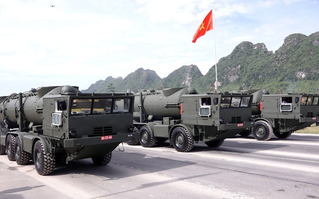 Tên lửa bờ Redut-M của QĐND Việt Nam xuất hiện trong lễ diễu binh 2/9 có gì đặc biệt?