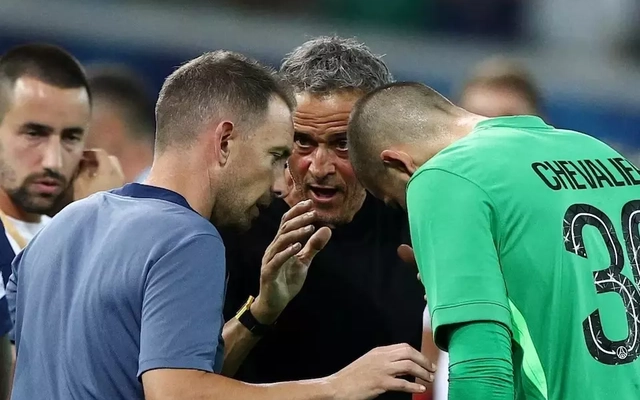 HLV PSG khen ngợi nức nở thủ môn mới để chọc tức Donnarumma