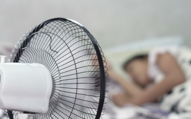 Bật quạt đúng cách mát như điều hòa: Điều chỉnh đơn giản, hiệu quả lại còn tiết kiệm điện