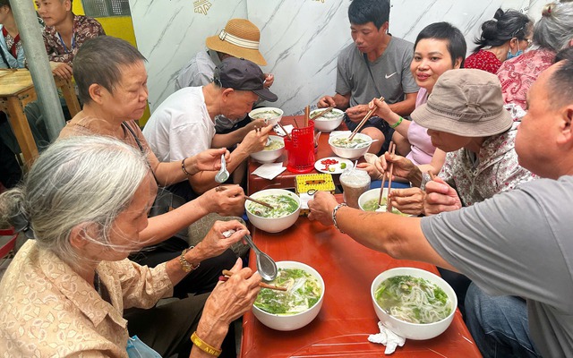 Bữa ăn nghĩa tình là nguồn động lực để vượt qua bệnh tật