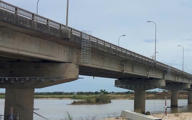 Tự bơi vào bờ, một công nhân sửa chữa cầu Đà Rằng ở Đắk Lắk mất tích