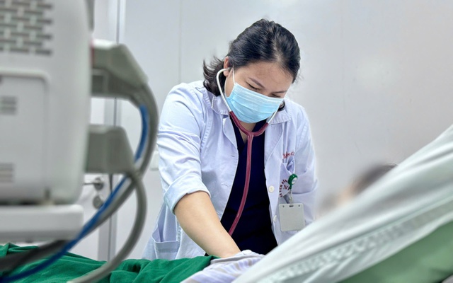 Cô gái 25 tuổi có phổi đông đặc chỉ sau 3 ngày sốt: "Kẻ gây bệnh" không hề xa lạ