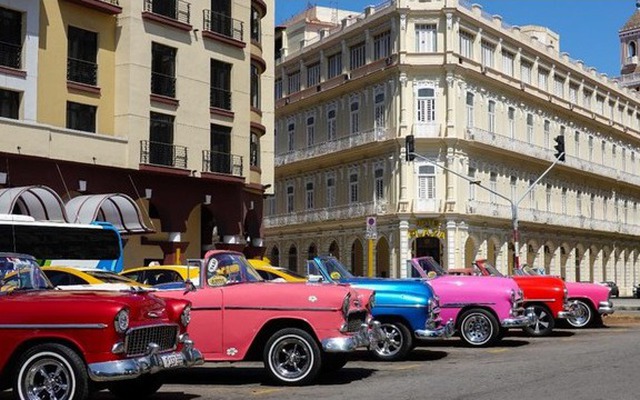 Những mẫu xe cổ huyền thoại vẫn chạy bon bon trên đường phố Cuba