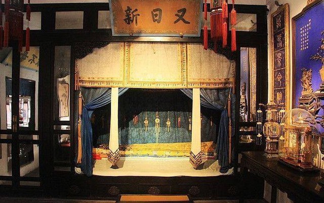 Giải mã bí ẩn: Vì sao vua chúa Trung Hoa ngủ trên chiếc giường hẹp chỉ 1m?