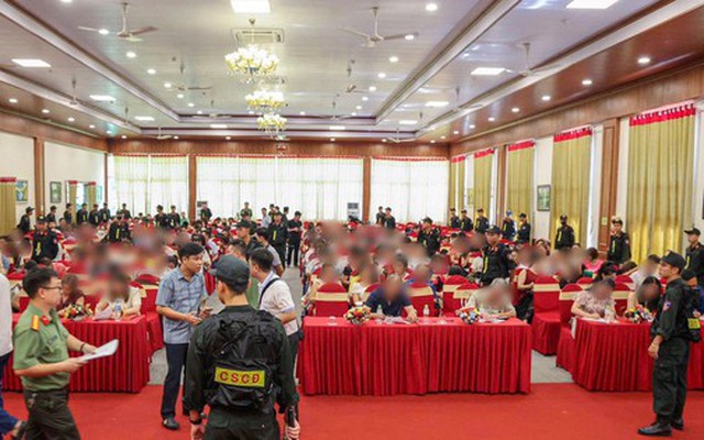 Hàng trăm cảnh sát ập vào phá đường dây kinh doanh đa cấp đang lôi kéo 200 người dự "hội thảo"