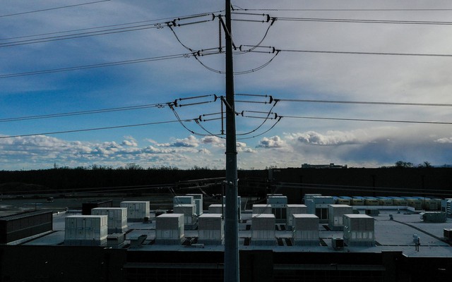 ‘Ai dùng thì phải trả’: Dân thường Mỹ giận dữ khi giá điện tăng 30% và có thể tăng thêm 25% nữa vì ChatGPT