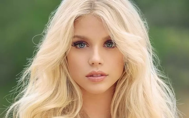 Cô gái vào top 100 gương mặt đẹp nhất thế giới thi hoa hậu