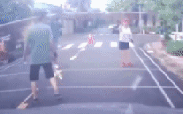 Xác minh nhóm 5 người thản nhiên giăng lưới đánh cầu lông giữa đường ở TP HCM